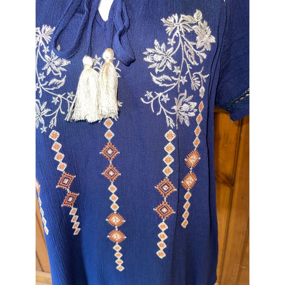 NWT Womens Liv Los Angeles Blue Boho Floral Embroidered Tassel Short Sleeve Top - Picture 4 of 8